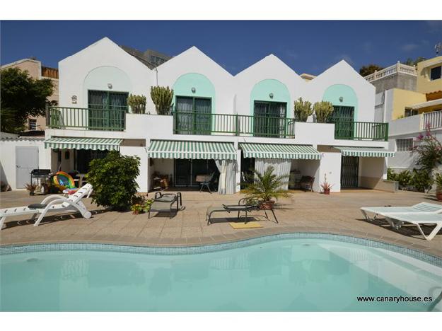 Casa en venta con garaje, en Arguineguin, Mogan Gran Canaria. Property offered for sale by Canary House Real Estate.