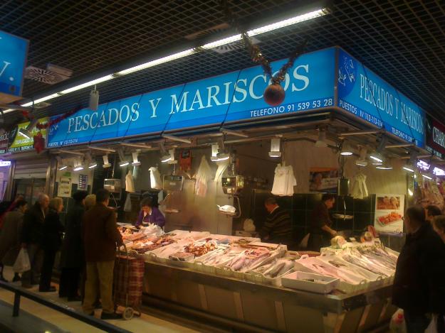 Vendo Pescadería en Mercado Santa María de la Cabeza. En Funcionamiento. A negociar.