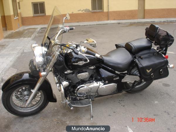 VENDO Suzuki C-800 Intruder, de color negro impecable