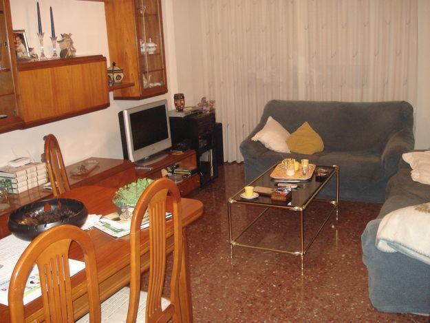 VIVIENDA EN MUY BUEN ESTADO Y BIEN SITUADO