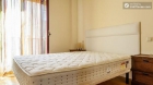 Rooms available - Pleasant 2-bedroom apartment near the riverside in northeastern Carabanchel - mejor precio | unprecio.es
