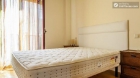 Rooms available - Pleasant 2-bedroom apartment near the riverside in northeastern Carabanchel - mejor precio | unprecio.es