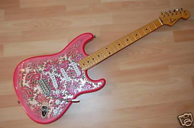VENDO Fender Stratocaster Pink Paisley 700€