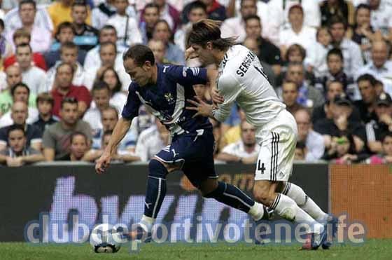 Vendo marcador y obsequio con una entrada para el Tenerife-Real Madrid en Herradura Alta al lado de Tribuna