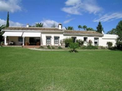 Chalet con 3 dormitorios se vende en Estepona, Costa del Sol