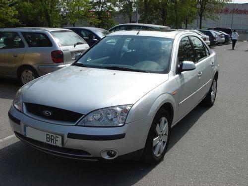 Venta de coche Ford MONDE 2.0 16V GHIA '01 en Rubí