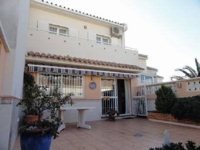 Adosado con 4 dormitorios se vende en Fuengirola, Costa del Sol