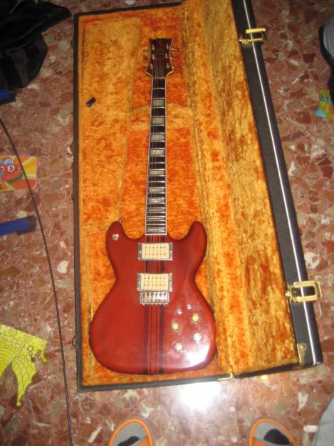 VENDO GUITARRA CLARISSA 1974(Boutique)