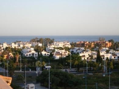 Apartamento con 3 dormitorios se vende en Marbella, Costa del Sol