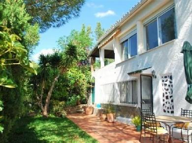 Chalet con 3 dormitorios se vende en Marbella, Costa del Sol