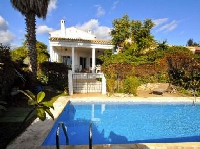 Chalet con 4 dormitorios se vende en Estepona, Costa del Sol