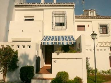 Adosado con 3 dormitorios se vende en Estepona, Costa del Sol