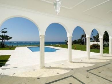 Chalet con 9 dormitorios se vende en Marbella, Costa del Sol
