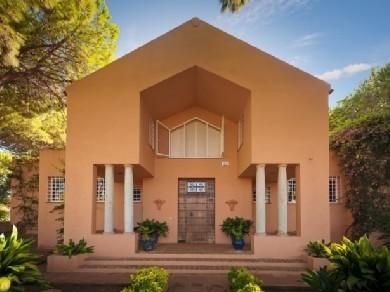 Chalet con 5 dormitorios se vende en Marbella, Costa del Sol