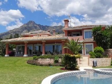 Chalet con 9 dormitorios se vende en Marbella, Costa del Sol