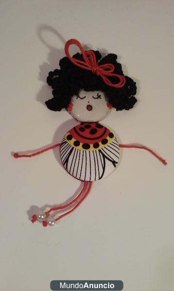 Muñeca en broche