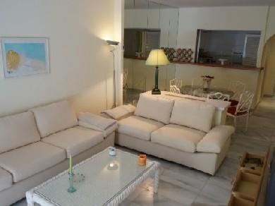 Apartamento con 2 dormitorios se vende en Marbella, Costa del Sol