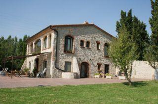 Masia (Guesthouse) inside a natural park