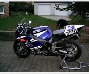 SUZUKI GSXR 750 K2