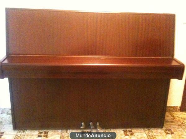 VENDO PIANO EISENBERG VERTICAL - 800€ - Terrassa