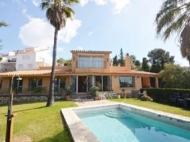Chalet con 5 dormitorios se vende en Fuengirola, Costa del Sol