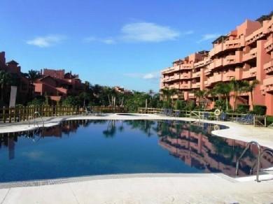 Apartamento con 2 dormitorios se vende en Estepona, Costa del Sol