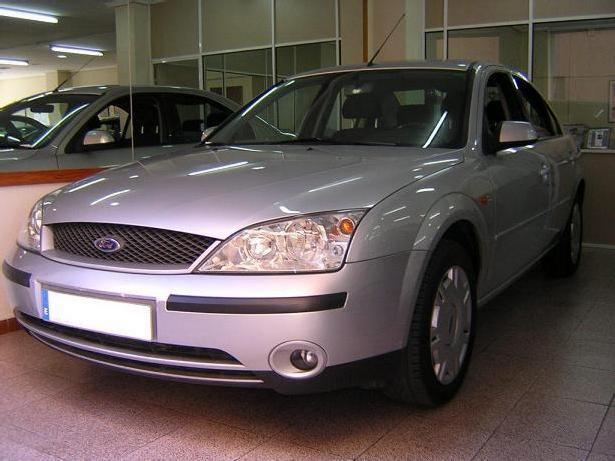 Venta de coche Ford MONDEO 2.0 TDDi Trend 115 C.v '01 en Valencia