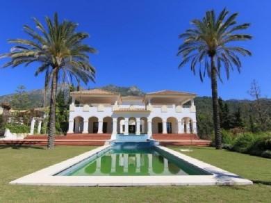 Chalet con 8 dormitorios se vende en Marbella, Costa del Sol