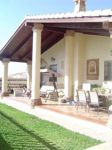 Chalet independiente en una sola planta, con piscina en Rincón de la Victoria.