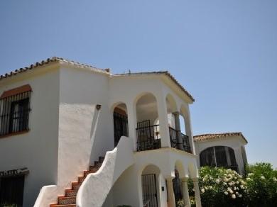 Apartamento con 2 dormitorios se vende en Estepona, Costa del Sol