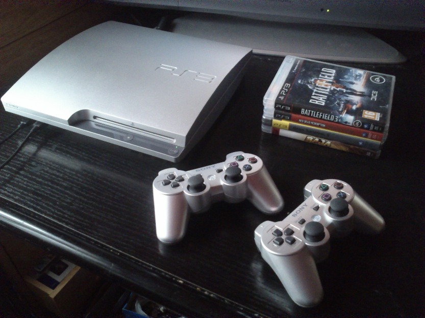 Ps3 320g silver limited ed + 4 juegos