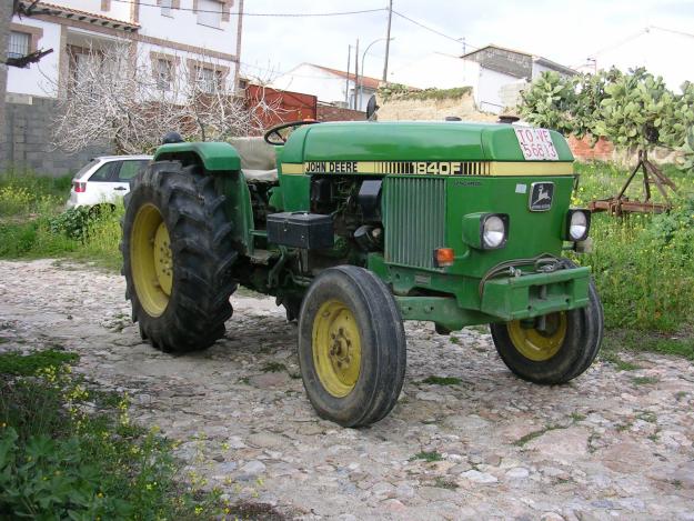 Vendo Tractor John Deere 1840 F - 70 C.V.