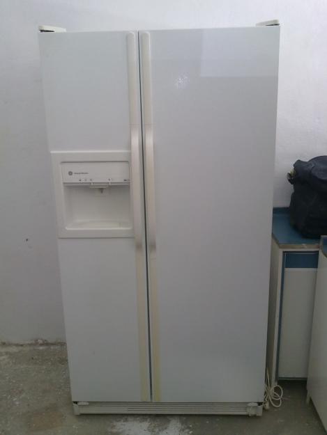 1 LOTE DE MUEBLES