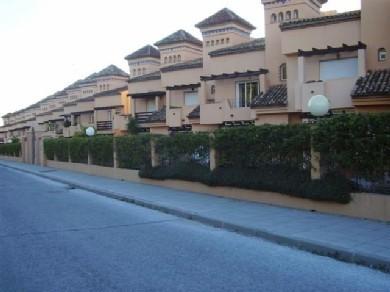 Adosado con 4 dormitorios se vende en Marbella, Costa del Sol