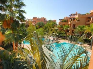 Apartamento con 3 dormitorios se vende en Marbella, Costa del Sol