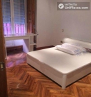 Rooms available - 4-Bedroom house in quaint La Latina - mejor precio | unprecio.es