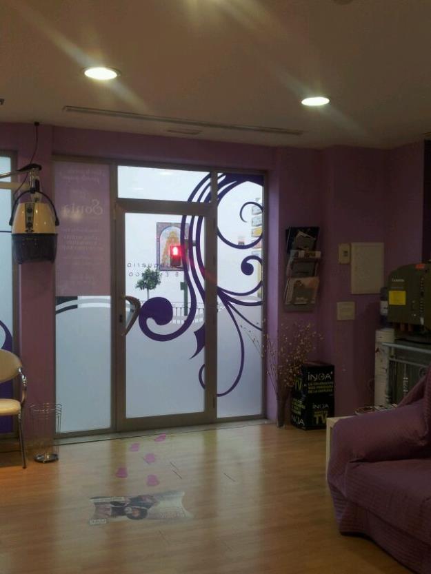 Local comercial de dos plantas y garage