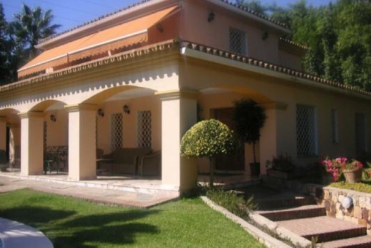 5 Dormitorio Chalet En Venta en Nueva Andalucia, Málaga