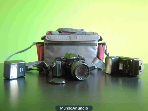 CAMARA REFLEX MINOLTA + 2 FLASHES + BOLSA