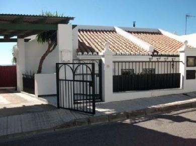 Chalet con 3 dormitorios se vende en Torre del Mar, Costa del Sol