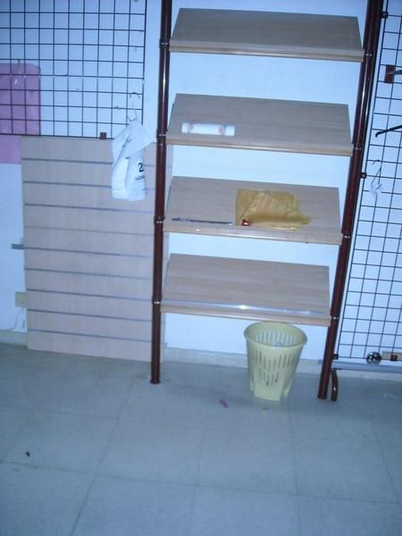 VENDO MOBILIARIO DE COMERCIO   POR CESE DE NEGOCIO