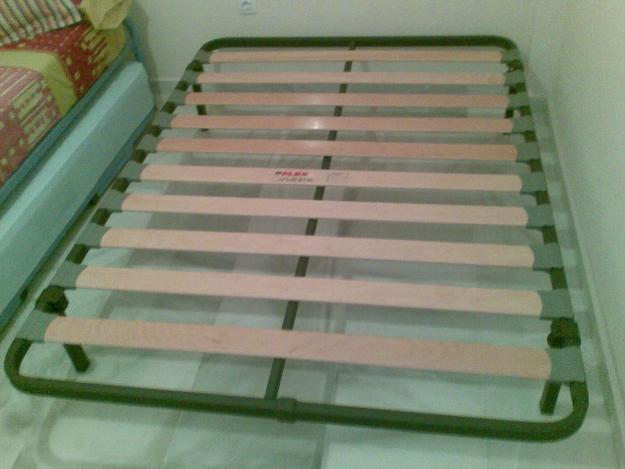Somier Flex (135 x 190) con patas. Sin estrenar.