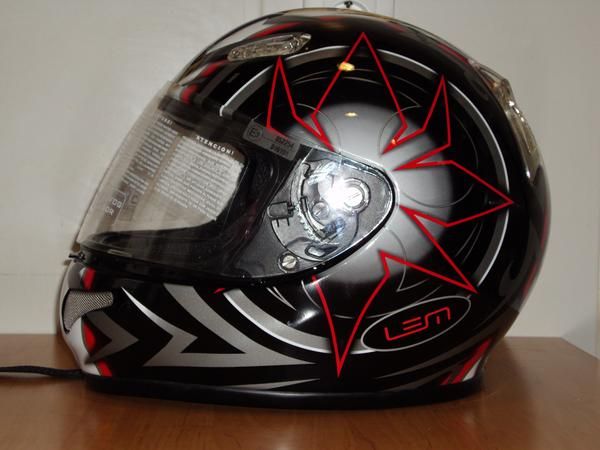 se vende casco marca lem