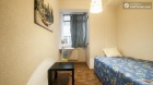 Rooms available - Affordable 2-bedroom apartment in residential Ciudad Lineal - mejor precio | unprecio.es