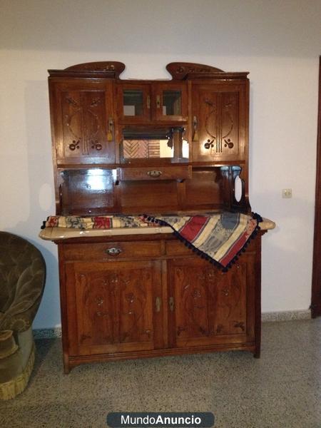 MUEBLE ANTIGUO CON MÁS DE 100 AÑOS