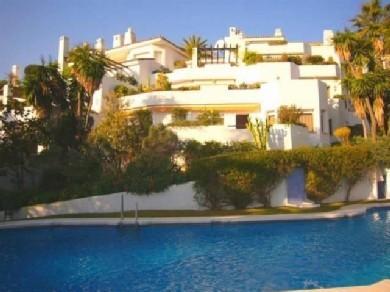 Apartamento con 2 dormitorios se vende en Marbella, Costa del Sol
