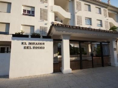 Apartamento con 3 dormitorios se vende en Marbella, Costa del Sol