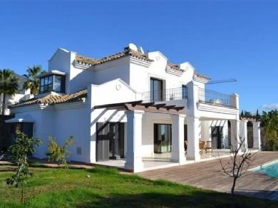 Chalet con 5 dormitorios se vende en Marbella, Costa del Sol