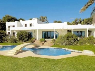Chalet con 7 dormitorios se vende en Estepona, Costa del Sol