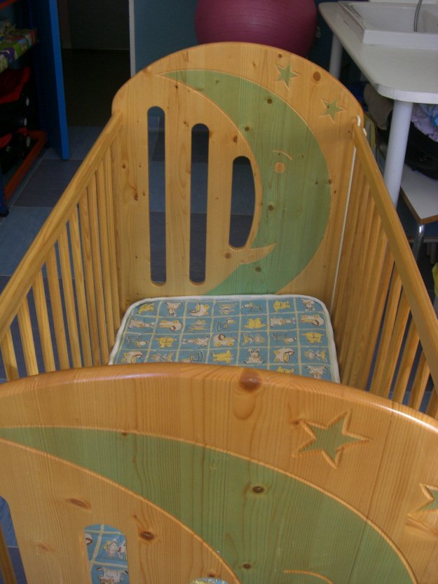 Cuna de madera para bebe